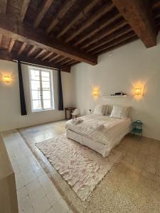 Postel nebo postele na pokoji v ubytování Une Nuit en Provence Appartement Authentique