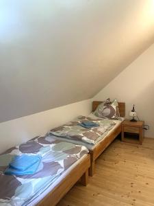 Postel nebo postele na pokoji v ubytování Almhütte-Flattnitz + 24 fotografií