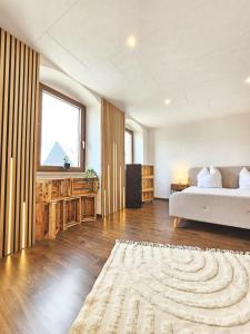 Ένα ή περισσότερα κρεβάτια σε δωμάτιο στο Longkamp Living Stilvolle Ferienwohnungen nahe Bernkastel-Kues, Disneyplus, Netflix, großer TV & Parkplatz +19 φωτογραφίες