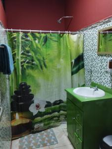 Koupelna v ubytování Cabinas Hukats Secret Jungle