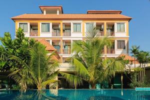 Bazén v ubytování Sasi Nonthaburi Hotel nebo v jeho okolí