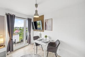a dining room with a table and chairs and a window at Go2Cozy - Study & Work Apartments - WIFI - Kitchen in Kaiserslautern