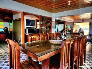 a dining room with a wooden table and chairs at Casa Del Chen - Tranquil Beach Retreat in Aringay in Caba