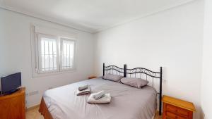 Postel nebo postele na pokoji v ubytování Sucina 3-Bed Villa Sleeps 6 & Pet Friendly