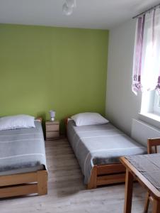 Łóżko lub łóżka w pokoju w obiekcie Agroturystyka u Pawła i Asi