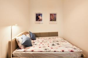 Posteľ alebo postele v izbe v ubytovaní MALIXA - Apartment in the heart of Vienna next to Metro