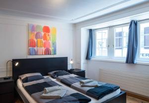 Una cama o camas en una habitación de HITrental Niederdorf - Apartments