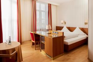 Postel nebo postele na pokoji v ubytování Hotel Zum Schiff