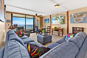 Χώρος καθιστικού στο Hololani A503