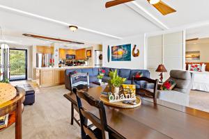 Χώρος καθιστικού στο Hololani A503