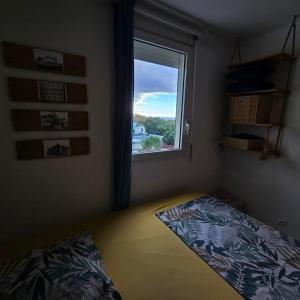 Postel nebo postele na pokoji v ubytování Chambre chez l'habitant cosy et moderne, vue sur montagne