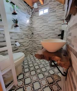 a bathroom with a sink and a bath tub at Cabaña Acogedora en finca de aguacates in Marinilla