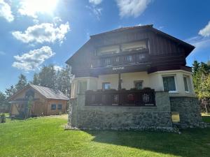 Budova, v ktorej sa apartmán nachádza