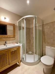 Koupelna v ubytování Apartamentos Rurales Ca Lulón + 63 fotografií