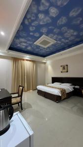 Ліжко або ліжка в номері Gulf Crown Hotel Apartment