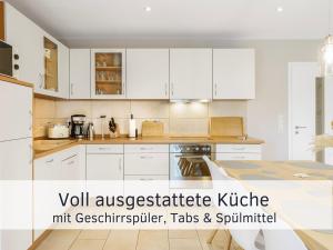 Dapur atau dapur kecil di Lotsendeck Fehmarn mit Terrasse & Garten, barrierearm