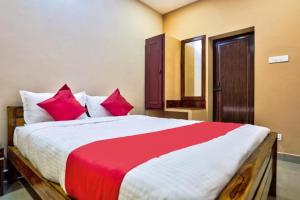 Postel nebo postele na pokoji v ubytování Grand Ocean inn