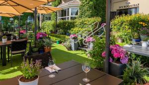 A garden outside The Victoria