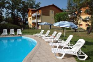 La alberca dentro o cerca de Cosy Appartement SANNA 3 étoiles piscine, 2 ch