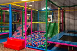 Herní místnost nebo prostor pro děti v ubytování Hotel - Bungalows Don Juan Tossa