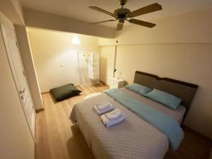 Ένα ή περισσότερα κρεβάτια σε δωμάτιο στο Stylish Triplex Apartment in The Heart of Izmir +32 φωτογραφίες