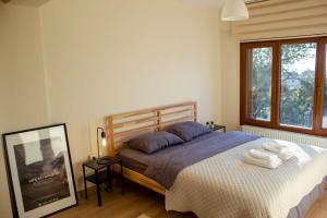 Postel nebo postele na pokoji v ubytování Stylish Triplex Apartment in The Heart of Izmir