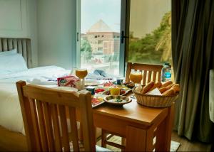 Menjar a l'hotel o a prop