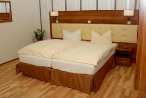 Postel nebo postele na pokoji v ubytování Hotel-Restaurant Laux
