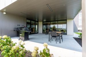 an outdoor patio with a table and chairs and a grill at Holiday Inn Express & Suites - Trois Rivieres Ouest by IHG in Trois-Rivières