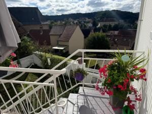 Ein Balkon oder eine Terrasse in der Unterkunft Le temps suspendu