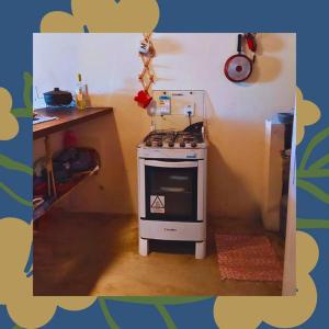 カライーバにあるCasa Marianaの小さなキッチン(コンロ付)