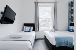 Postel nebo postele na pokoji v ubytování Wembar Hotel