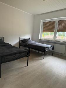 Ένα ή περισσότερα κρεβάτια σε δωμάτιο στο Monteurewohnung L770