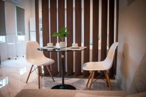 a table with two chairs and a potted plant at Del sur Apart Boutique in Mercedes Ibarra