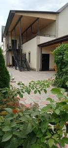 Bygningen som lejligheden ligger i + 3 billeder