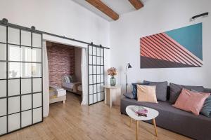 a living room with a couch and a table at Urban Nest Apartments Szewska 21 in Kraków