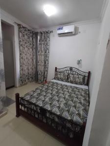 a bedroom with a bed in a room at Luxiaa Apartments LTD in Lemba-Gaba
