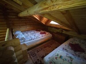 Postel nebo postele na pokoji v ubytování Дървената къща + 17 fotografií