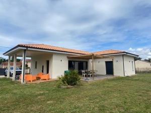 Tòa nhà nơi nhà nghỉ dưỡng tọa lạc