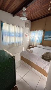 Cama ou camas em um quarto em Pousada Canto do Mar Ilha Grande
