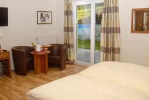 Postel nebo postele na pokoji v ubytování Hotel-Restaurant Laux