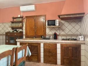A kitchen or kitchenette at Cortijo Los Garridos - 8 huéspedes