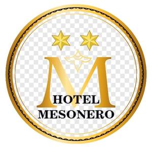 阿亚库乔Hotel MESONERO的带有绳架的墨西哥标志金色酒店