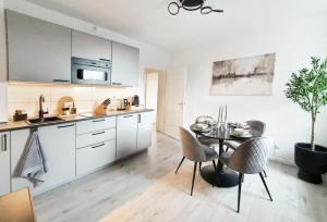 Kuchyň nebo kuchyňský kout v ubytování LIVATION - Apartments Hamm-Mitte - 2 Zi - Nespresso - SmartTV - freeWiFi - ausgestattete Küche - 24h Check-In - bis 4 Pers pro Apartment
