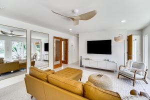 Φωτογραφία από το άλμπουμ του Private Oasis with Pool Walk to Melbourne Beach! σε Melbourne Beach