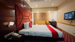 Μια τηλεόραση ή/και κέντρο ψυχαγωγίας στο West Park Inn Dhaka