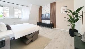 Postel nebo postele na pokoji v ubytování LIVATION - Apartments Hamm-Mitte - 2 Zi - Nespresso - SmartTV - freeWiFi - ausgestattete Küche - 24h Check-In - bis 4 Pers pro Apartment