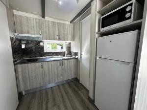 Kuchyň nebo kuchyňský kout v ubytování Complejo Turístico & Camping Cabopino
