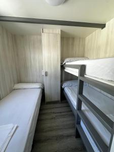 Postel nebo postele na pokoji v ubytování Complejo Turístico & Camping Cabopino