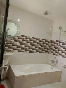 O baie la Cozy Escape with Stunning Views